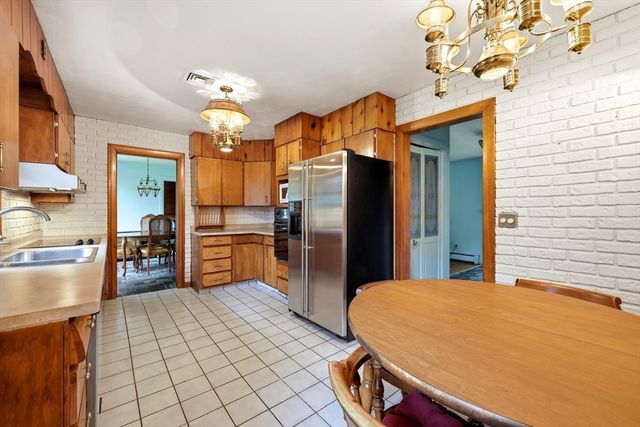 87 Squire Ln, Springfield, MA 01118