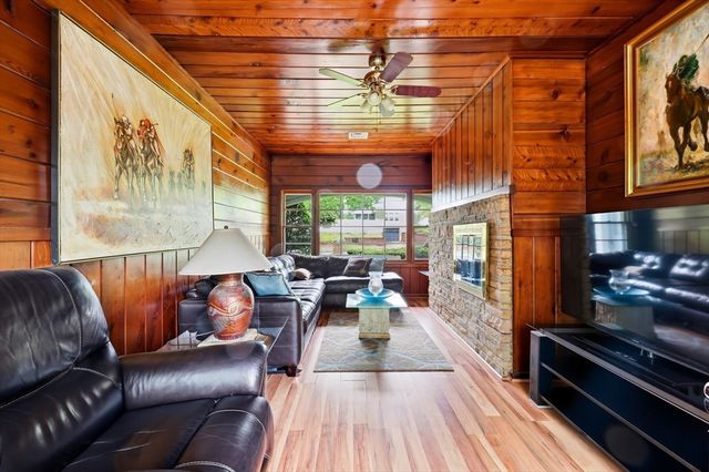 87 Squire Ln, Springfield, MA 01118