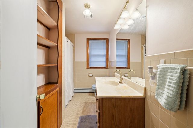 87 Squire Ln, Springfield, MA 01118
