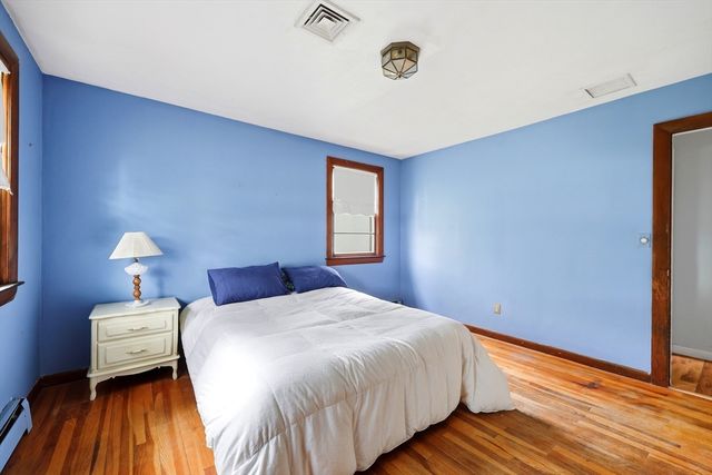 87 Squire Ln, Springfield, MA 01118