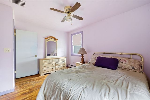 87 Squire Ln, Springfield, MA 01118