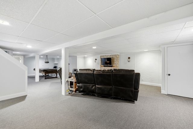 87 Squire Ln, Springfield, MA 01118
