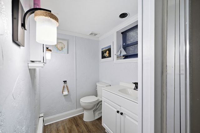 87 Squire Ln, Springfield, MA 01118