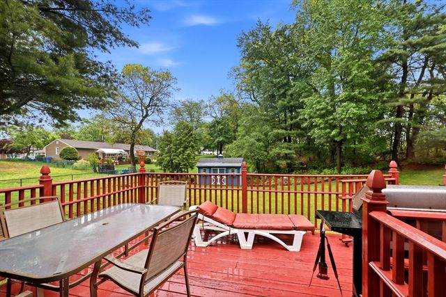 87 Squire Ln, Springfield, MA 01118