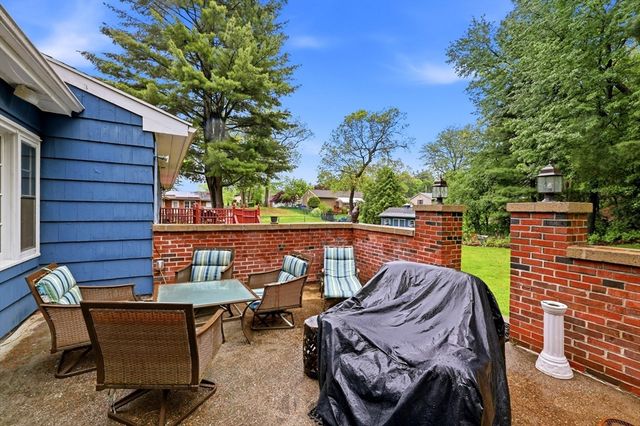 87 Squire Ln, Springfield, MA 01118