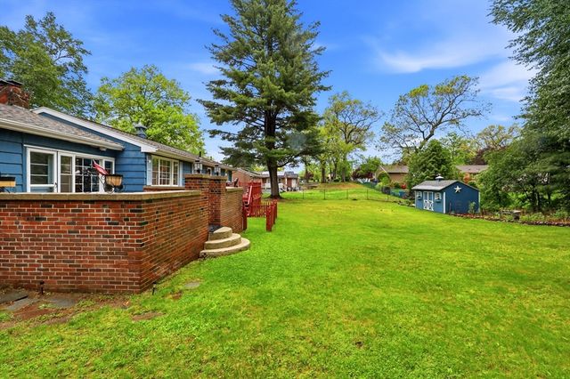 87 Squire Ln, Springfield, MA 01118