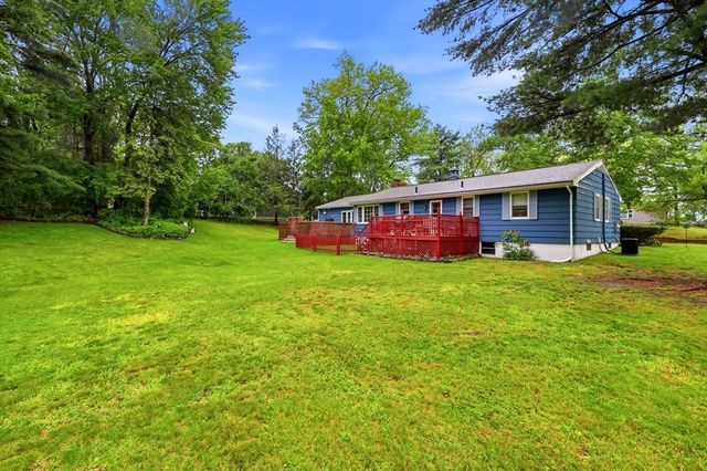 87 Squire Ln, Springfield, MA 01118