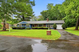 87 Squire Ln, Springfield, MA 01118