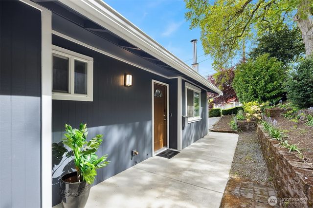 3912 S Orcas Street, Seattle, WA 98118