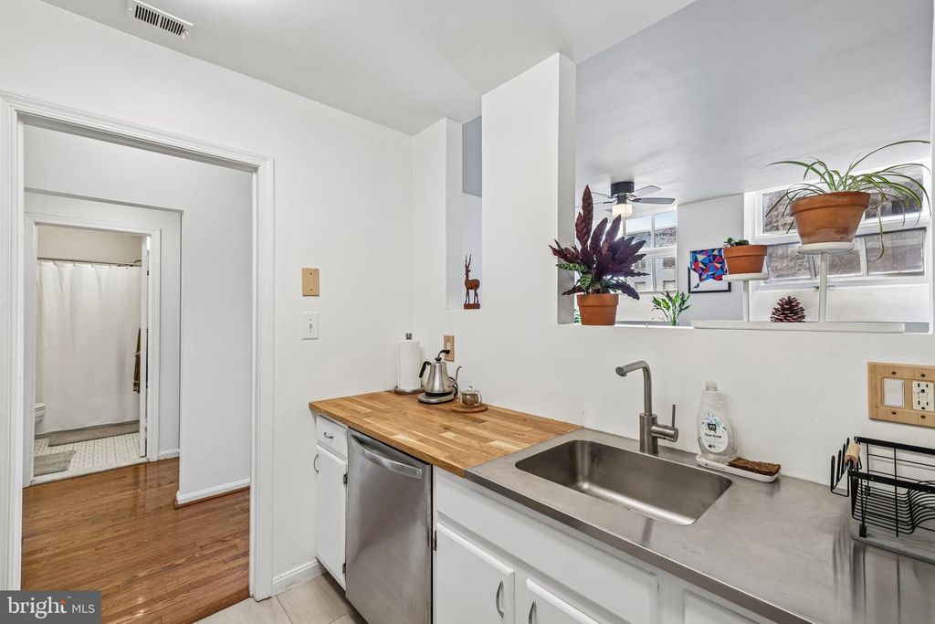 Image 12 of property listing at 1714 PARK AVE #204, Baltimore, MD 21217
