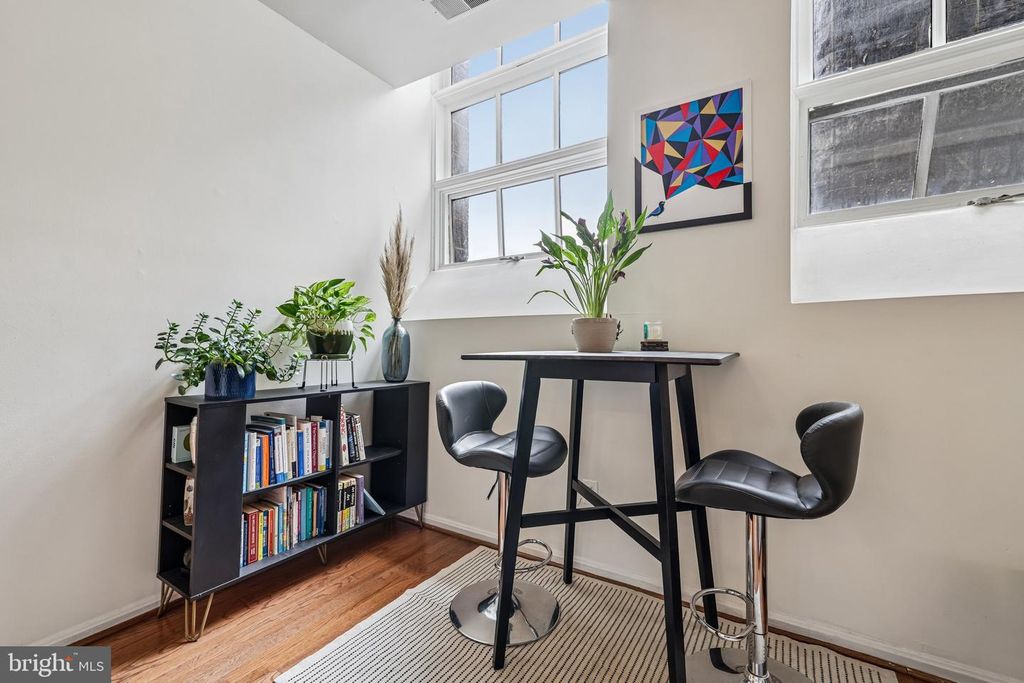 Image 2 of property listing at 1714 PARK AVE #204, Baltimore, MD 21217