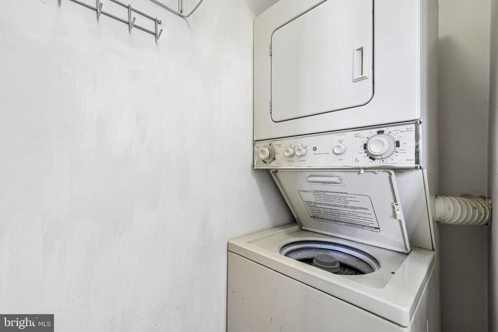 Image 21 of property listing at 1714 PARK AVE #204, Baltimore, MD 21217
