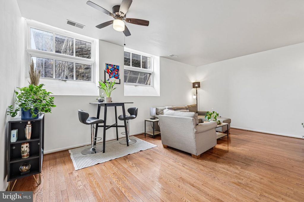 Image 3 of property listing at 1714 PARK AVE #204, Baltimore, MD 21217