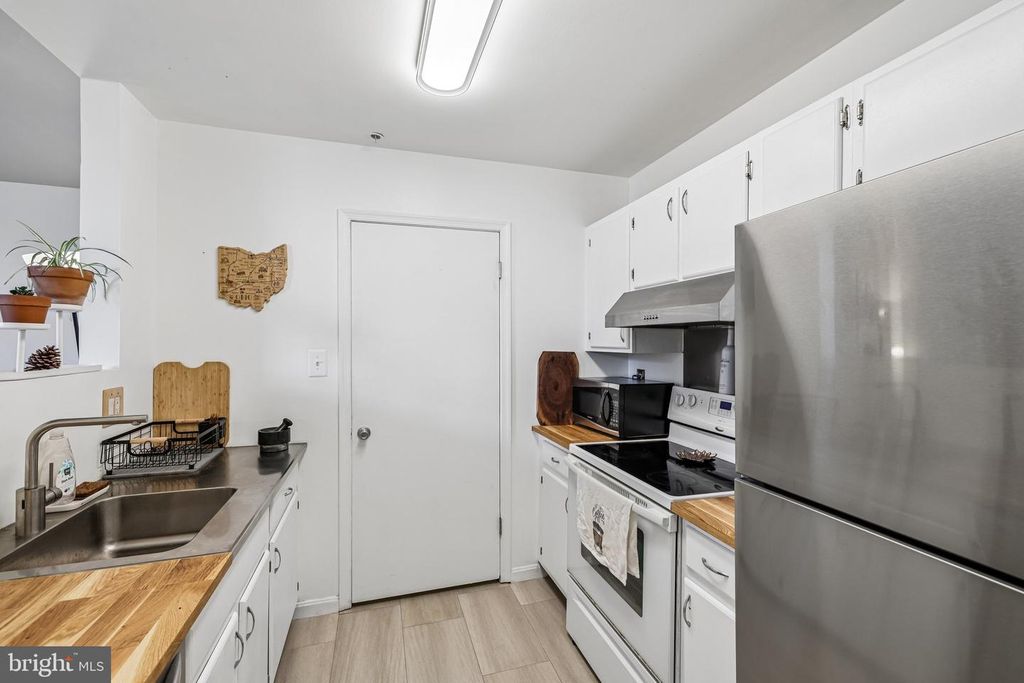 Image 4 of property listing at 1714 PARK AVE #204, Baltimore, MD 21217