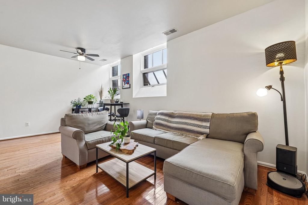 Image 7 of property listing at 1714 PARK AVE #204, Baltimore, MD 21217