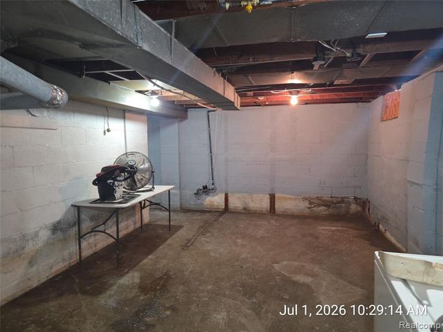 8499 Westwood Street, Detroit, MI 48228