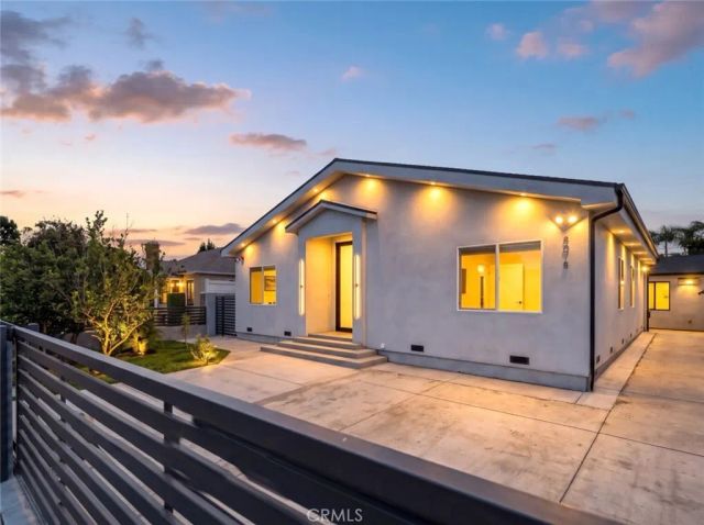 8018 Shadyglade Avenue, North Hollywood, CA 91605
