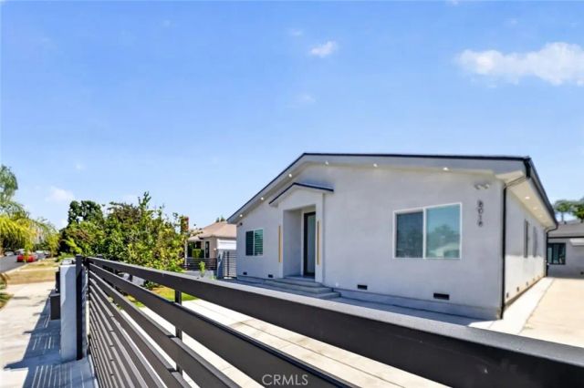 8018 Shadyglade Avenue, North Hollywood, CA 91605