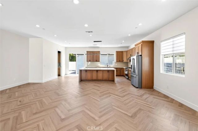 8018 Shadyglade Avenue, North Hollywood, CA 91605