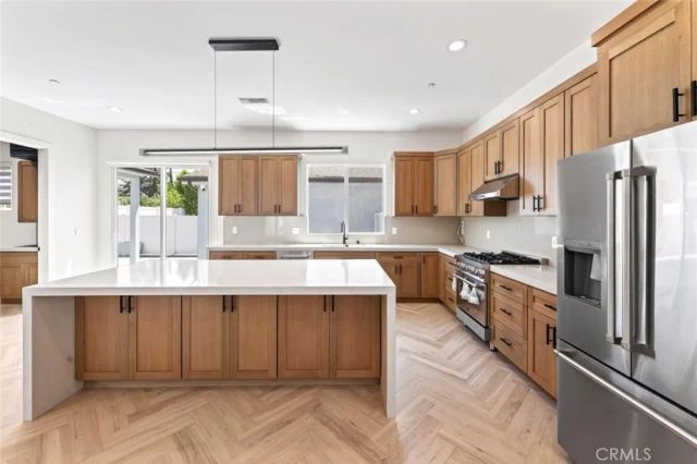 8018 Shadyglade Avenue, North Hollywood, CA 91605