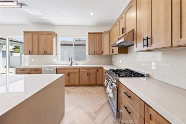 8018 Shadyglade Avenue, North Hollywood, CA 91605