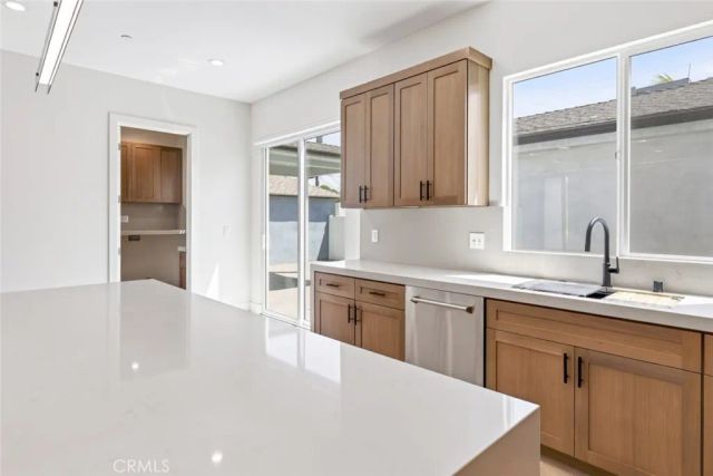 8018 Shadyglade Avenue, North Hollywood, CA 91605