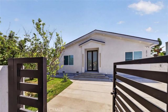 8018 Shadyglade Avenue, North Hollywood, CA 91605