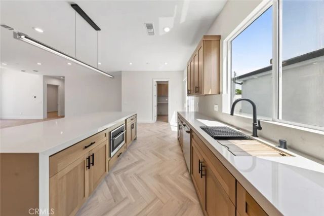 8018 Shadyglade Avenue, North Hollywood, CA 91605