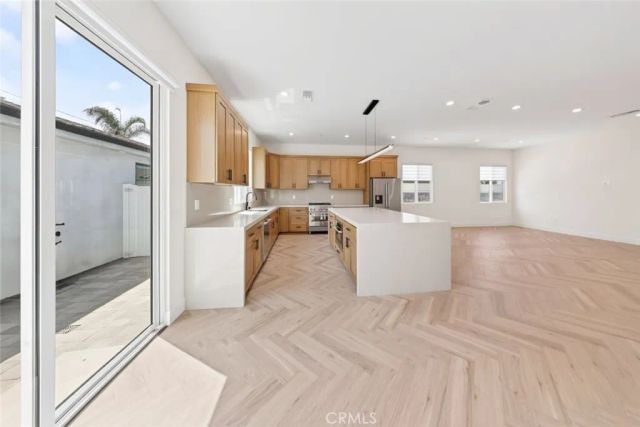 8018 Shadyglade Avenue, North Hollywood, CA 91605