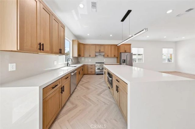 8018 Shadyglade Avenue, North Hollywood, CA 91605