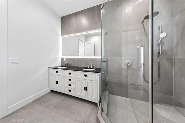 8018 Shadyglade Avenue, North Hollywood, CA 91605