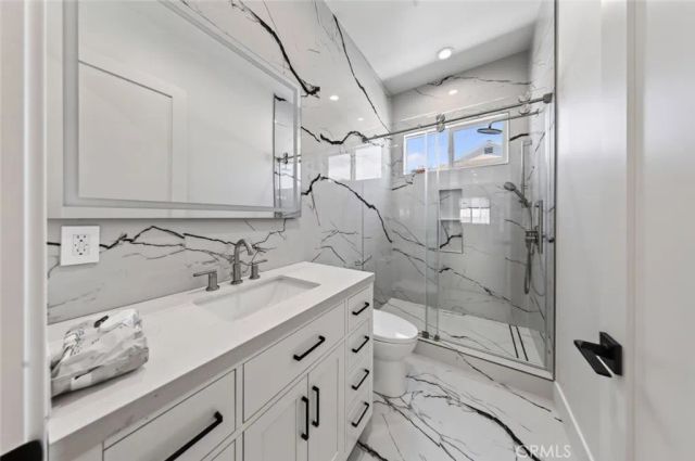 8018 Shadyglade Avenue, North Hollywood, CA 91605