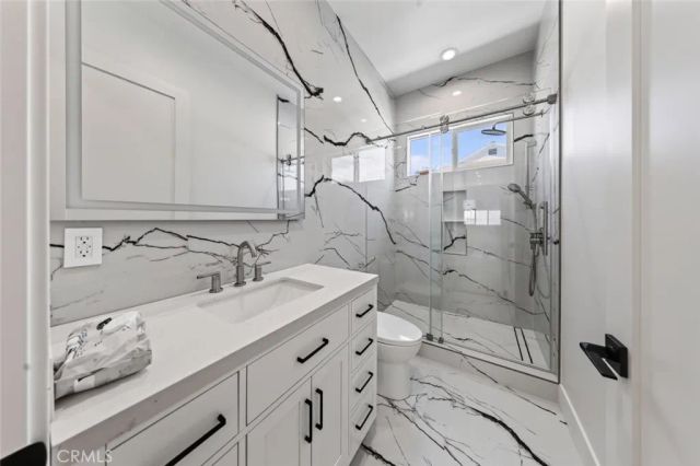 8018 Shadyglade Avenue, North Hollywood, CA 91605