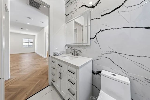 8018 Shadyglade Avenue, North Hollywood, CA 91605