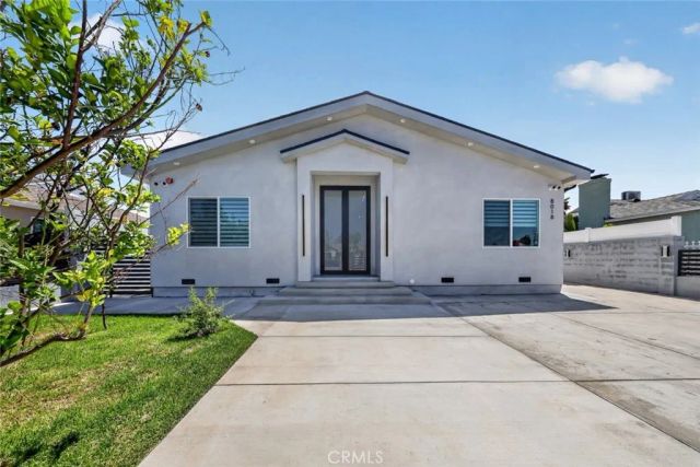 8018 Shadyglade Avenue, North Hollywood, CA 91605