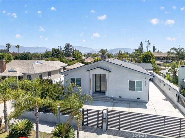8018 Shadyglade Avenue, North Hollywood, CA 91605