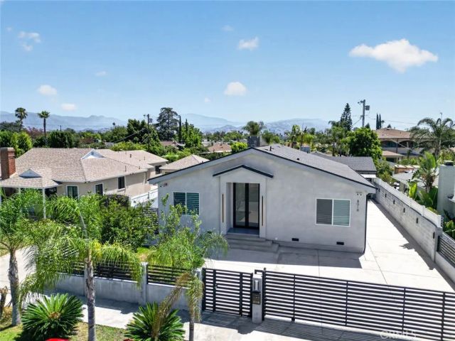 8018 Shadyglade Avenue, North Hollywood, CA 91605