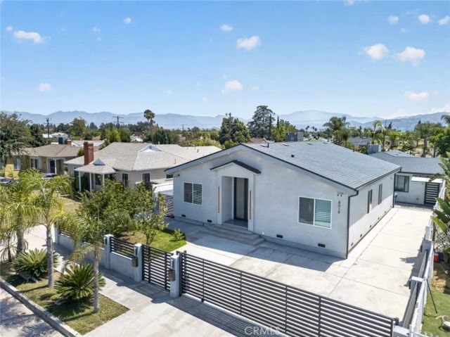 8018 Shadyglade Avenue, North Hollywood, CA 91605