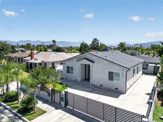 8018 Shadyglade Avenue, North Hollywood, CA 91605