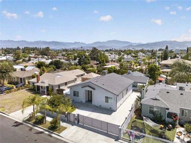 8018 Shadyglade Avenue, North Hollywood, CA 91605