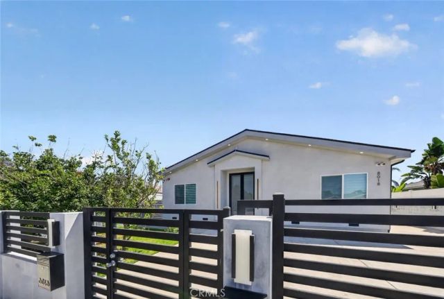 8018 Shadyglade Avenue, North Hollywood, CA 91605