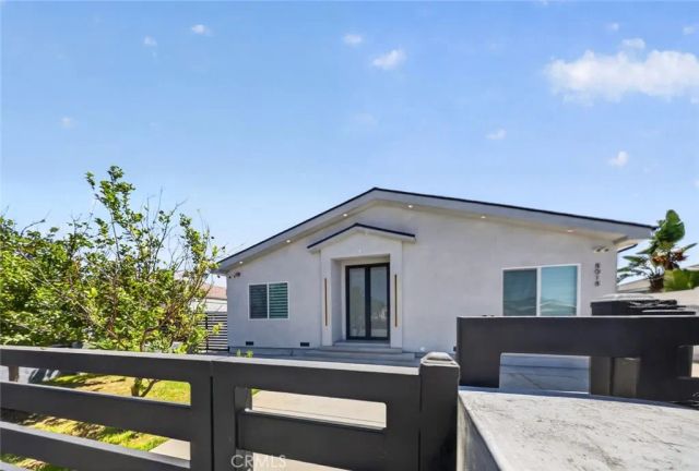8018 Shadyglade Avenue, North Hollywood, CA 91605