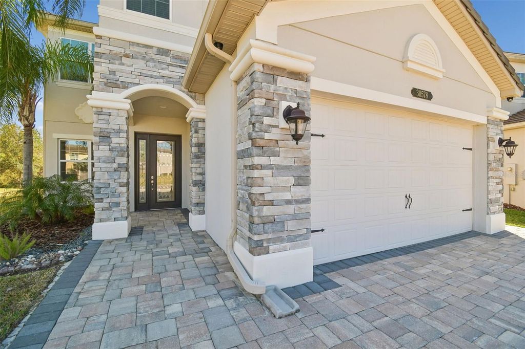Image 4 of property listing at 30578 CEASAR PARK DRIVE, Wesley Chapel, FL 33543