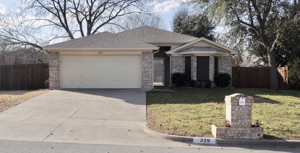 229 Lancelot Drive, Weatherford, TX 76086