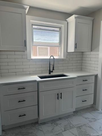 10006 Auburn Street, Detroit, MI 48228