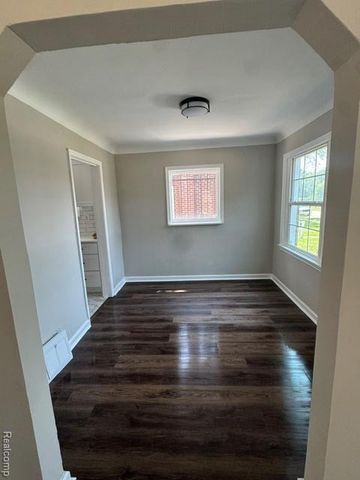 10006 Auburn Street, Detroit, MI 48228
