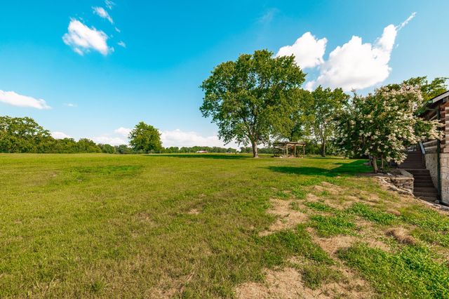 825 Harsh Ln, Castalian Springs, TN 37031