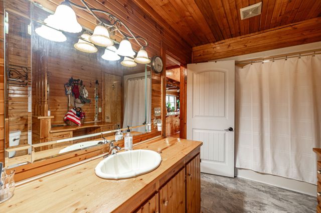 825 Harsh Ln, Castalian Springs, TN 37031