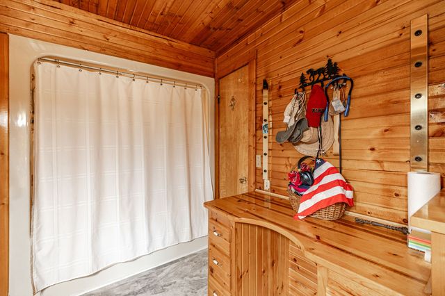 825 Harsh Ln, Castalian Springs, TN 37031