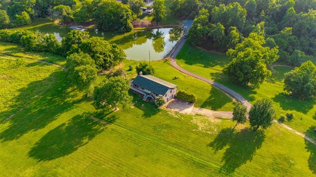 825 Harsh Ln, Castalian Springs, TN 37031